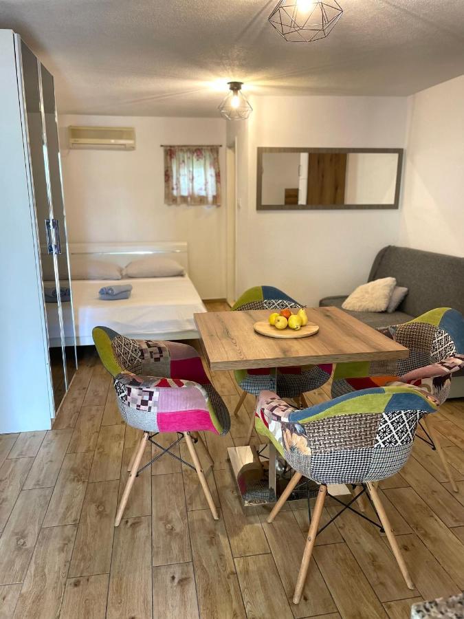 Rasic Apartment *